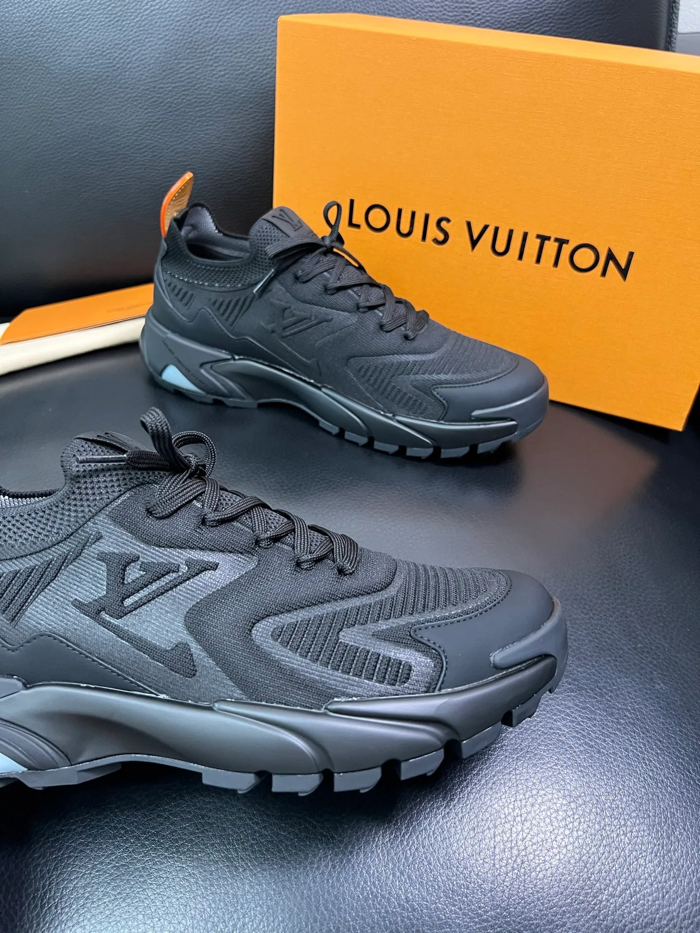 Men's shoes 💰660 Lv top purchasing Louis Vuitton Leather Shoes Counter Synchronization, imported fly woven fabrics from Italy, imported water-dyed cowhide lining, soles: original soles specially provided by the original factory, original factory follow-up orders, high quality, welcome to compare, code number 39-44 (custom-made 45) 85887